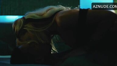 Passionate kisses between Margot and Will Smith