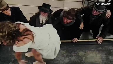 Margot shows us her left tits