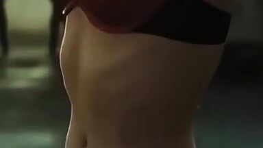 Margot Robbie gets dressed