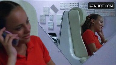 Bijou Phillips shows us her pussy for a few seconds