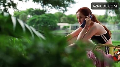 Bijou Phillips shows us her pussy for a few seconds