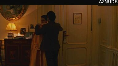 Anne Hathaway naked in a hotel room