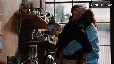 Orgasming Anne Hathaway