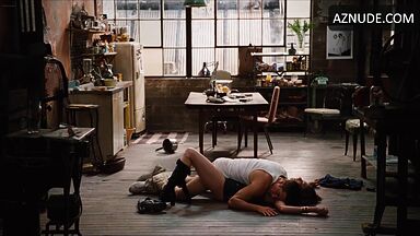 Orgasming Anne Hathaway