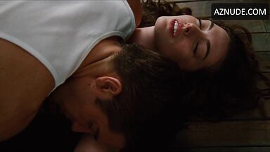 Orgasming Anne Hathaway