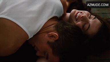 Orgasming Anne Hathaway