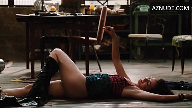 Orgasming Anne Hathaway