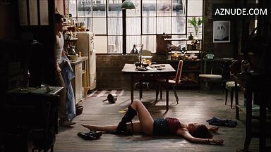 Orgasming Anne Hathaway