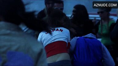 Anne Hathaway fighting