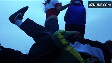 Anne Hathaway fighting