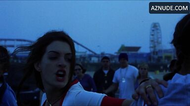 Anne Hathaway fighting