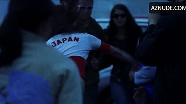 Anne Hathaway fighting