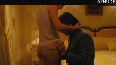 Kissing in hotel room