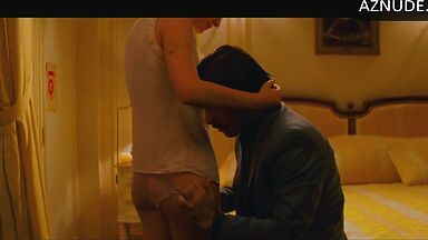 Kissing in hotel room