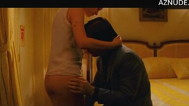 Kissing in hotel room