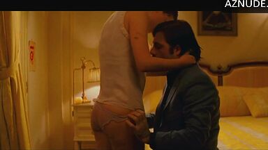 Kissing in hotel room