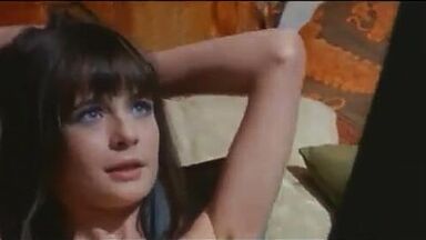 Leonora Fani sex in 'La svergognata' (1974)