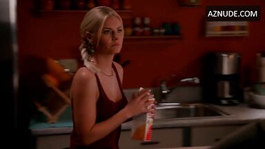 Elisha Cuthbert gets a tattoo with her boyfriend