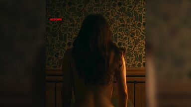 Molly Gordon sexy in In “Oh, Hi” (2025)