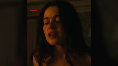 Molly Gordon sexy in In “Oh, Hi” (2025)