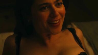 Molly Gordon sexy in In “Oh, Hi” (2025)