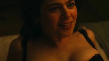 Molly Gordon sexy in In “Oh, Hi” (2025)
