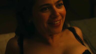 Molly Gordon sexy in In “Oh, Hi” (2025)