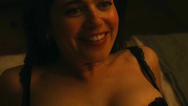 Molly Gordon sexy in In “Oh, Hi” (2025)