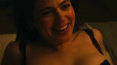 Molly Gordon sexy in In “Oh, Hi” (2025)