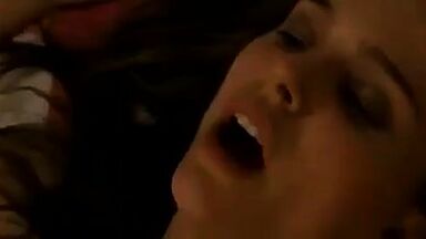 Two sexy chicks lick each other