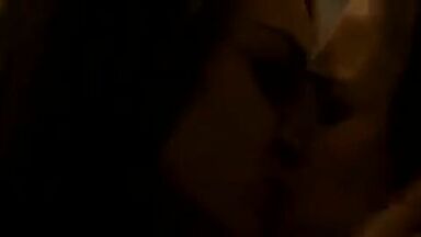 Two sexy chicks lick each other