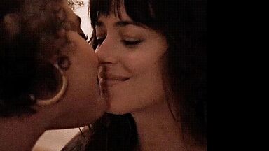 Short kiss between the two brunettes