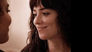 Short kiss between the two brunettes