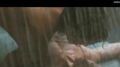 Passionate kisses in the canopy