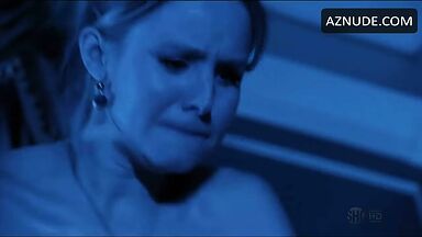 Kristen Bell slaps this black guy in the face