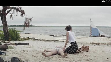 Unmissable poses with this actress