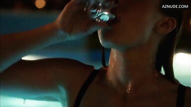 Sex in bed with her hand in his mouth