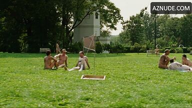 Everyone does nudes