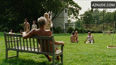 Everyone does nudes