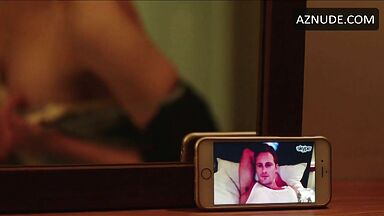 She shows her tits on a video call