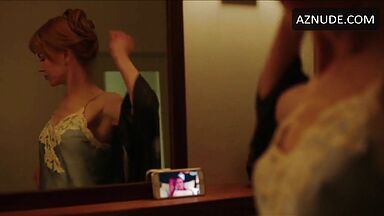 She shows her tits on a video call