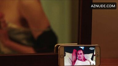 She shows her tits on a video call