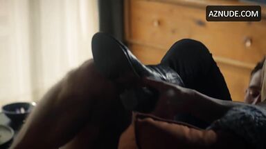 Kristen Bell Underwear Scene in Veronica Mars
