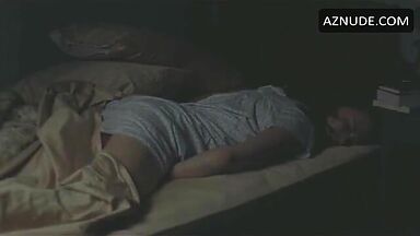 Nicole Kidman masturbates in bed