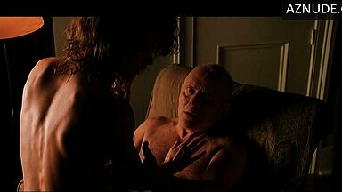 Nicole Kidman naked discussions an old man