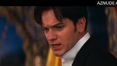 Nicole Kidman is having a crisis Moulin Rouge