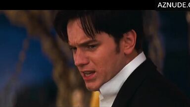 Nicole Kidman is having a crisis Moulin Rouge