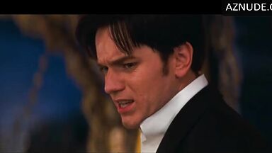 Nicole Kidman is having a crisis Moulin Rouge