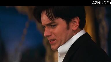 Nicole Kidman is having a crisis Moulin Rouge