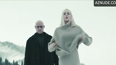 Nicole Kidman plunge into ice water